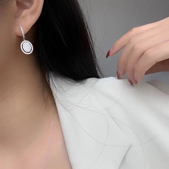 New Elegant Oval Shape White Diamond Dangle Earrings - Picture 2 of 9